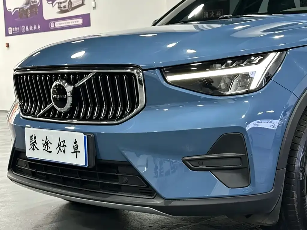 Volvo XC40 — фото 10