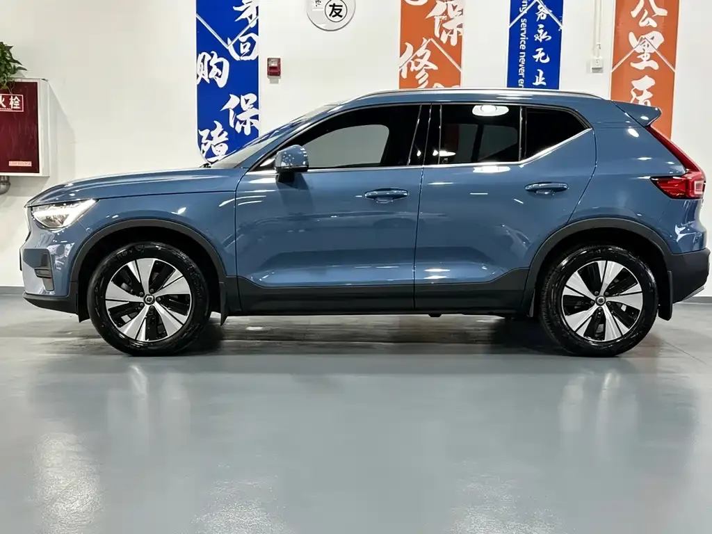 Volvo XC40 — фото 5
