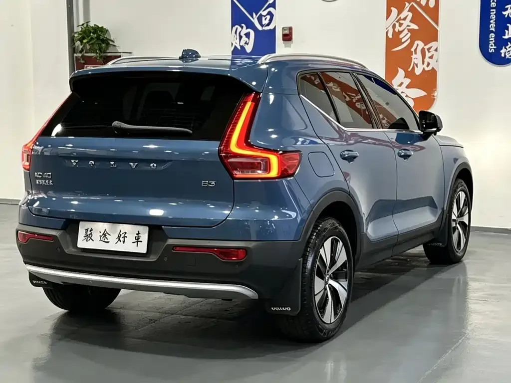 Volvo XC40 — фото 4