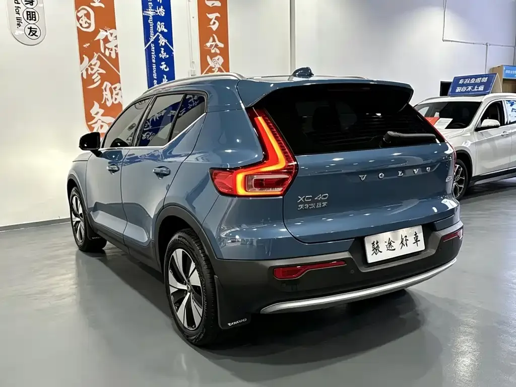 Volvo XC40 — фото 9