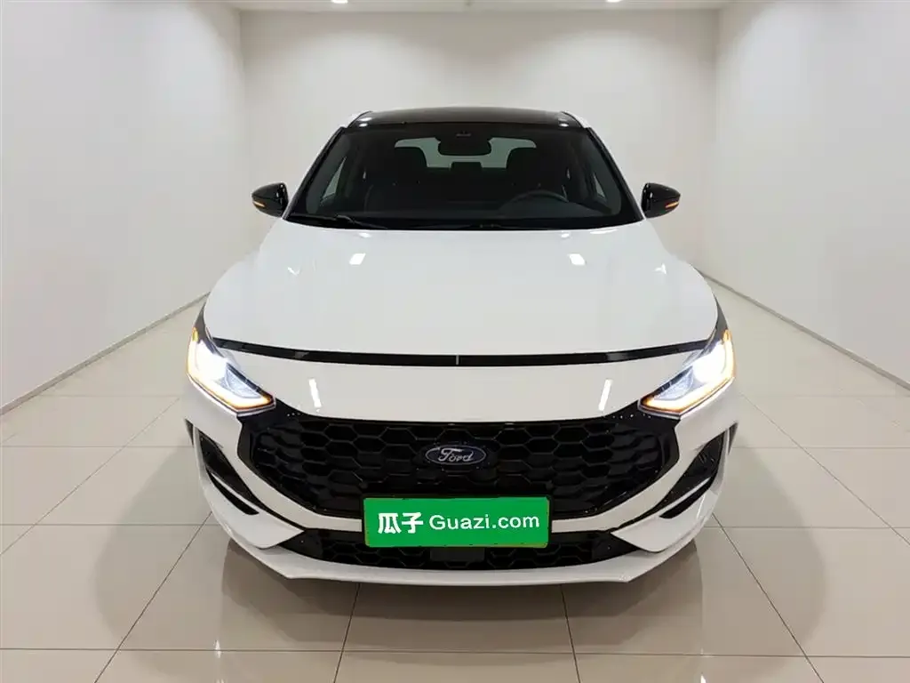 Ford Focus 2023 из CN, фото 2