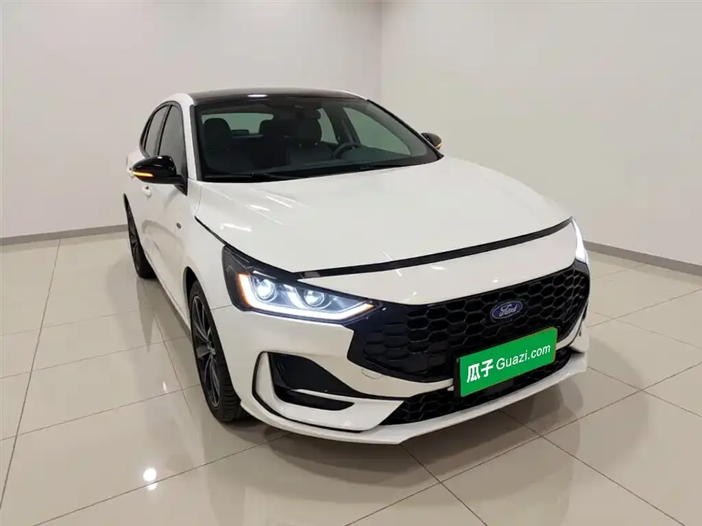 Ford Focus 2023 из CN, фото 7