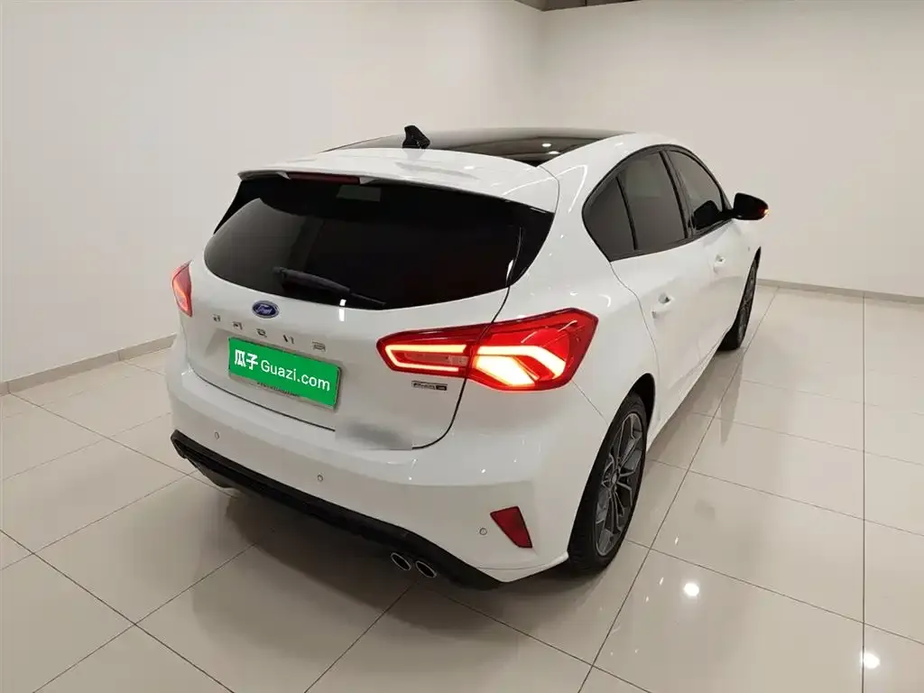 Ford Focus 2023 из CN, фото 9