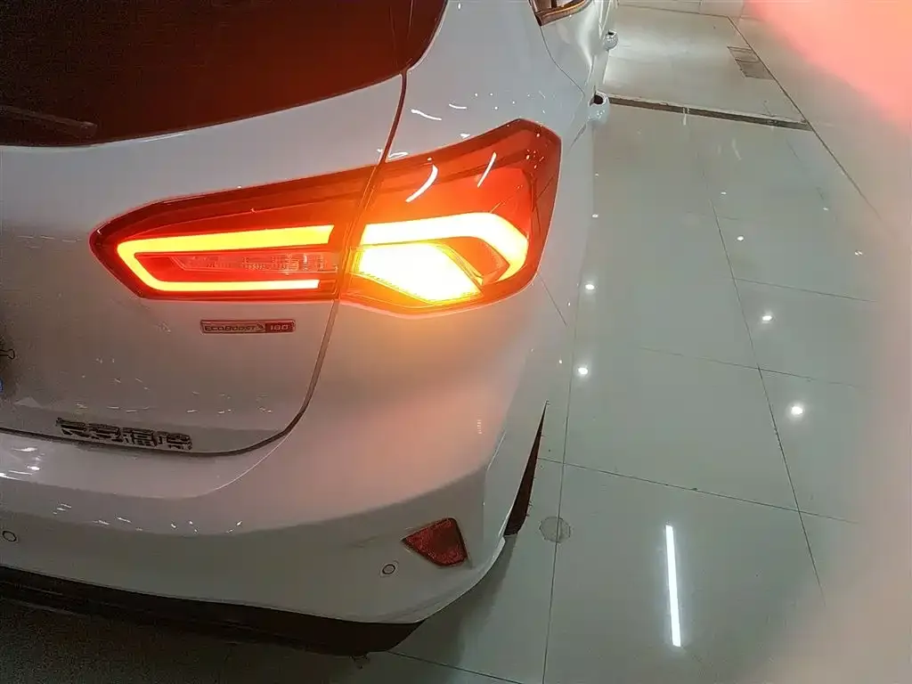 Ford Focus 2023 из CN, фото 10