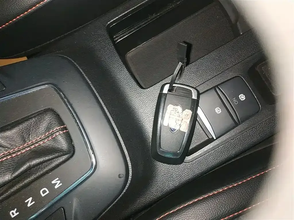 Ford Focus 2023 из CN, фото 8