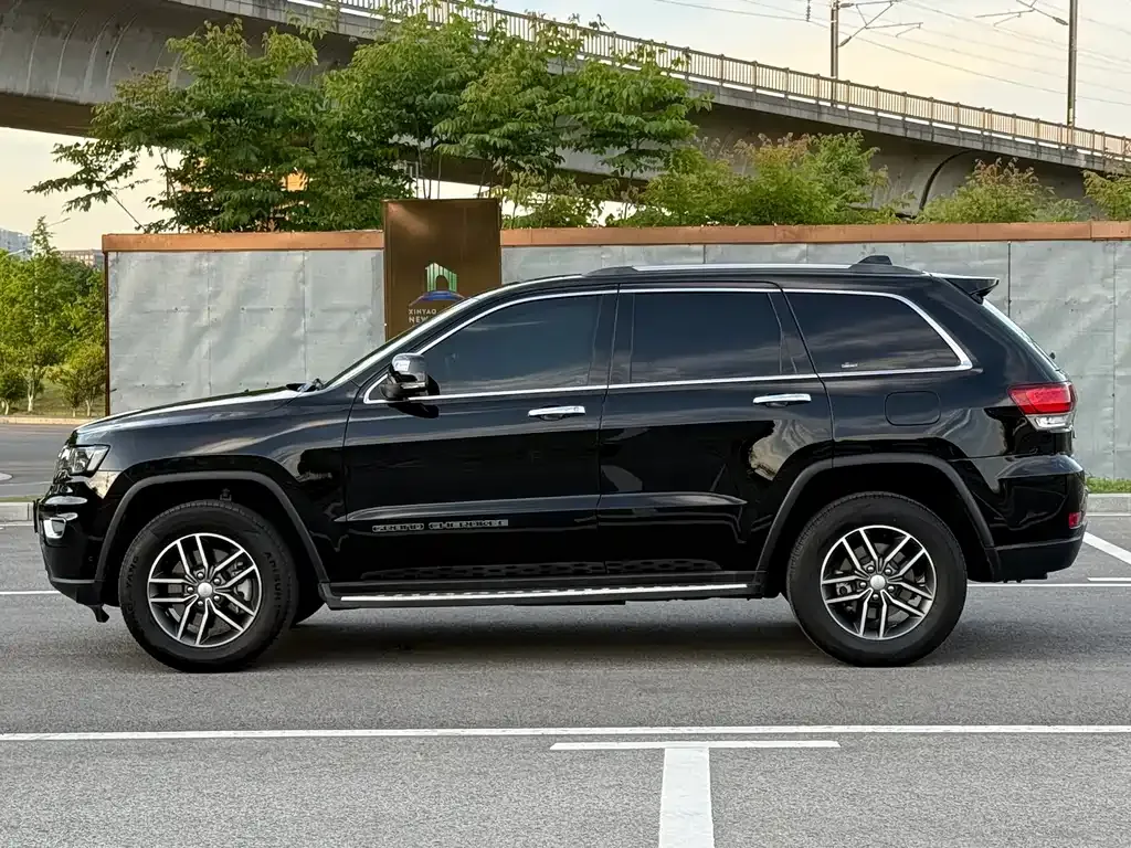 Jeep Grand Cherokee (Import) 2022 из CN, фото 9