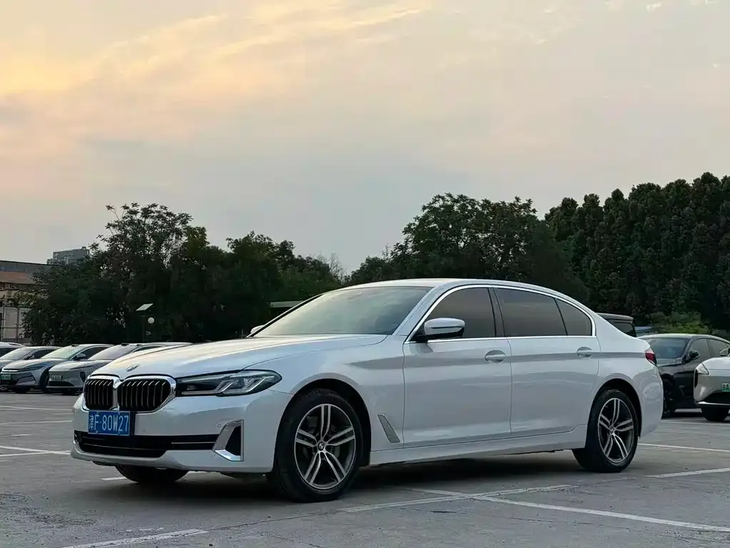 BMW 5 Series — фото 1