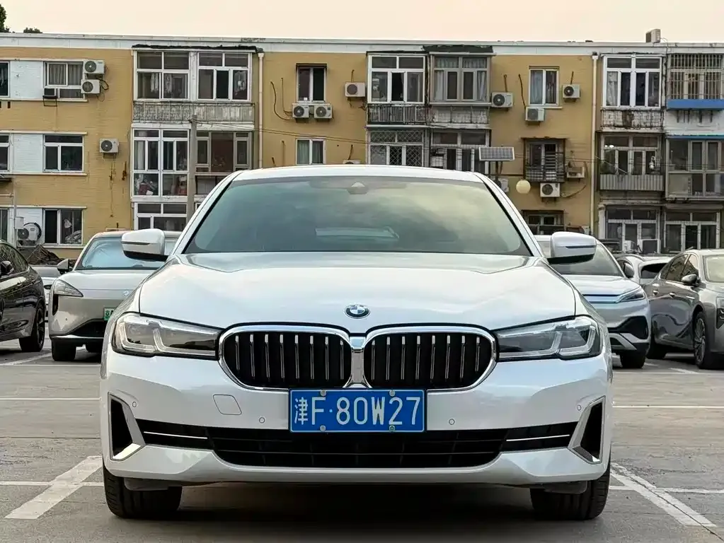 BMW 5 Series — фото 4