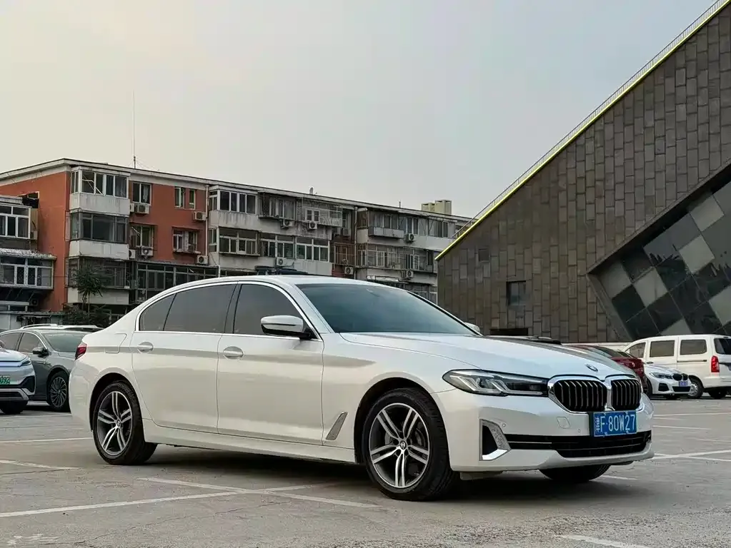 BMW 5 Series — фото 8