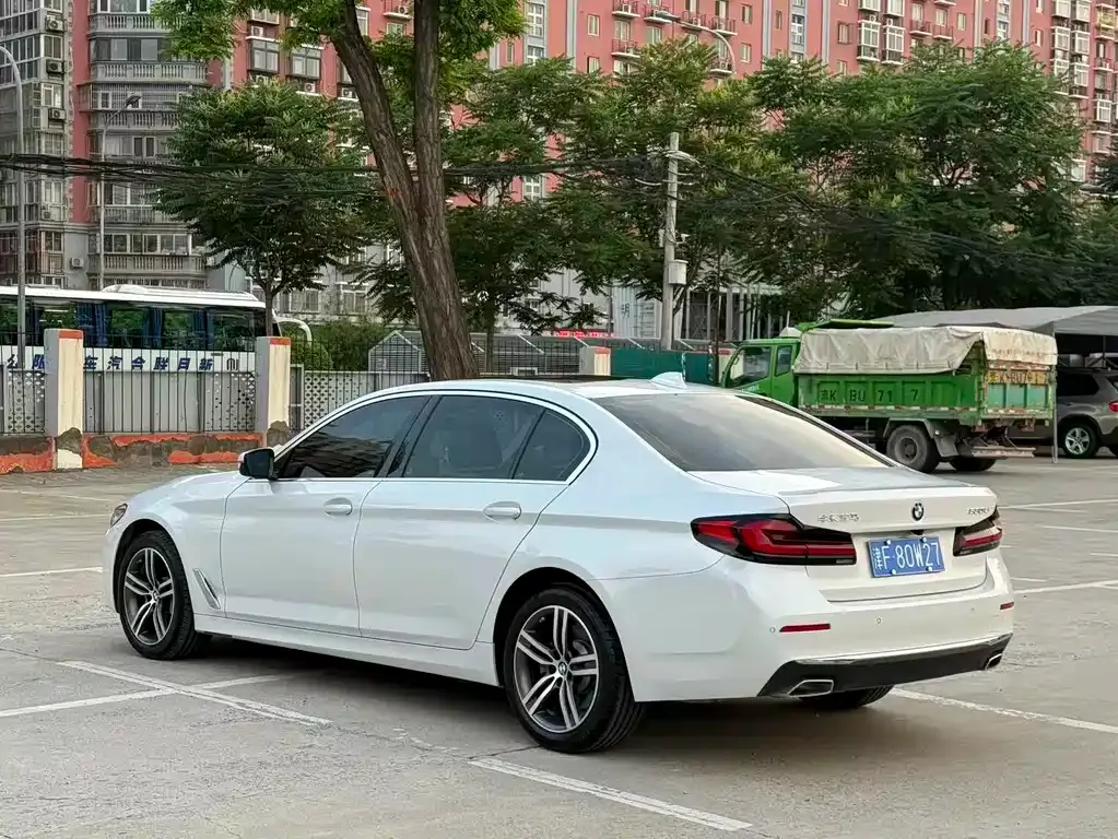 BMW 5 Series — фото 5