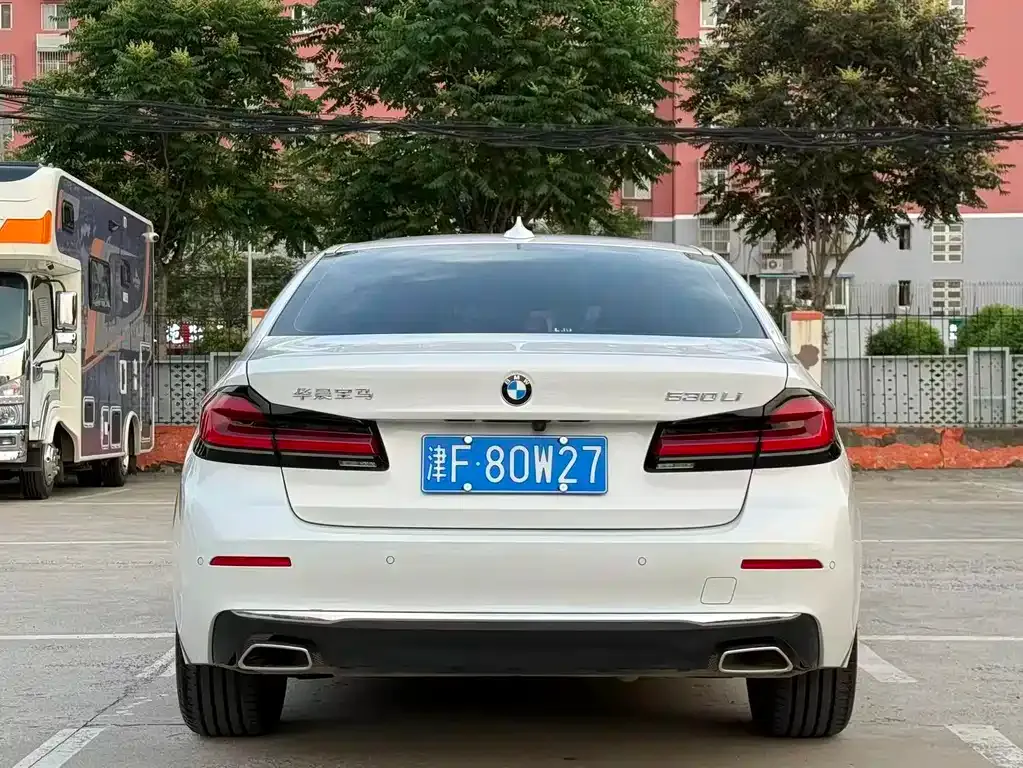 BMW 5 Series — фото 10