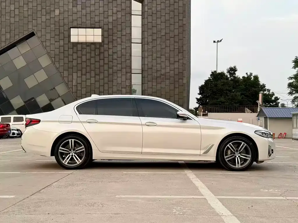 BMW 5 Series — фото 6