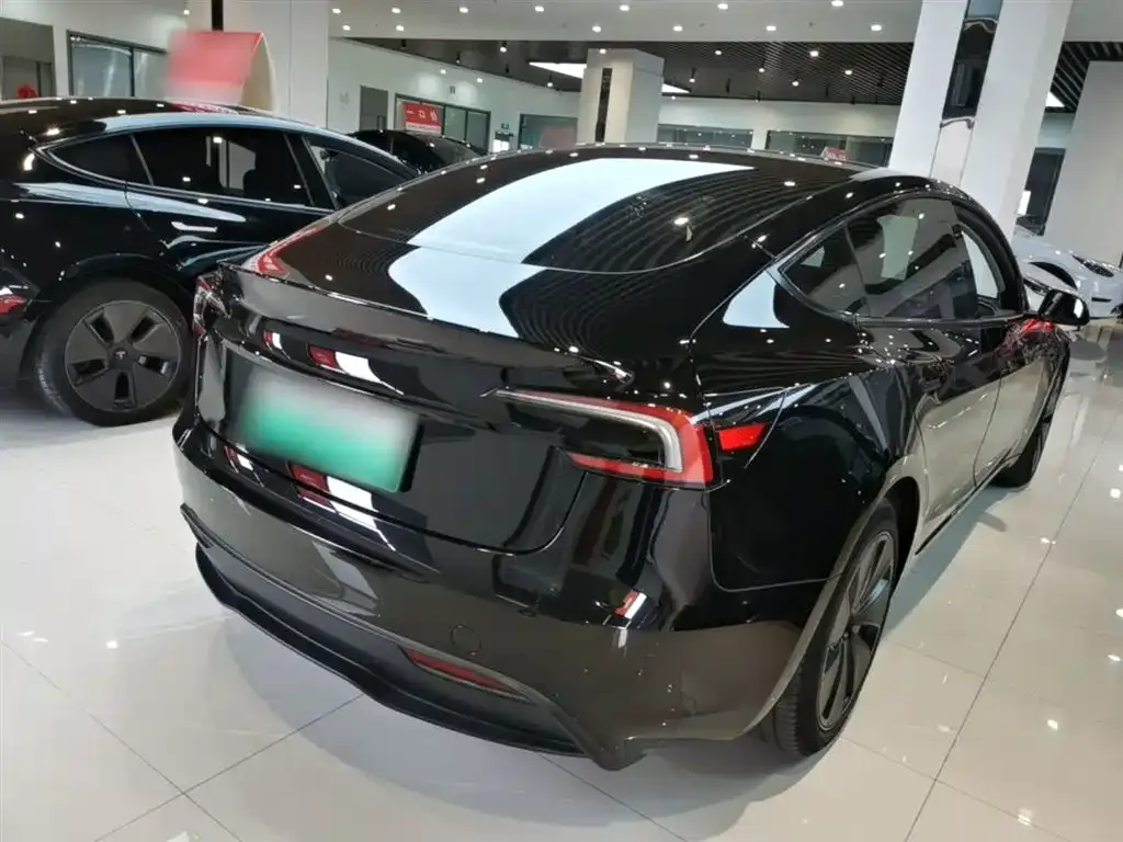 Tesla Model 3 — фото 3