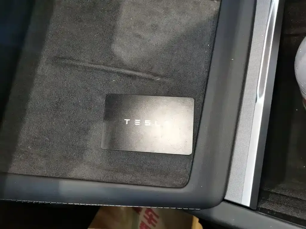 Tesla Model 3 — фото 7