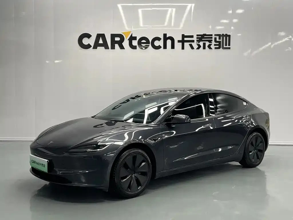 Tesla Model 3 — фото 1