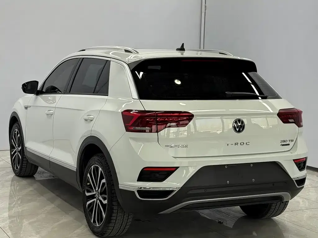 Volkswagen T-Roc — фото 9