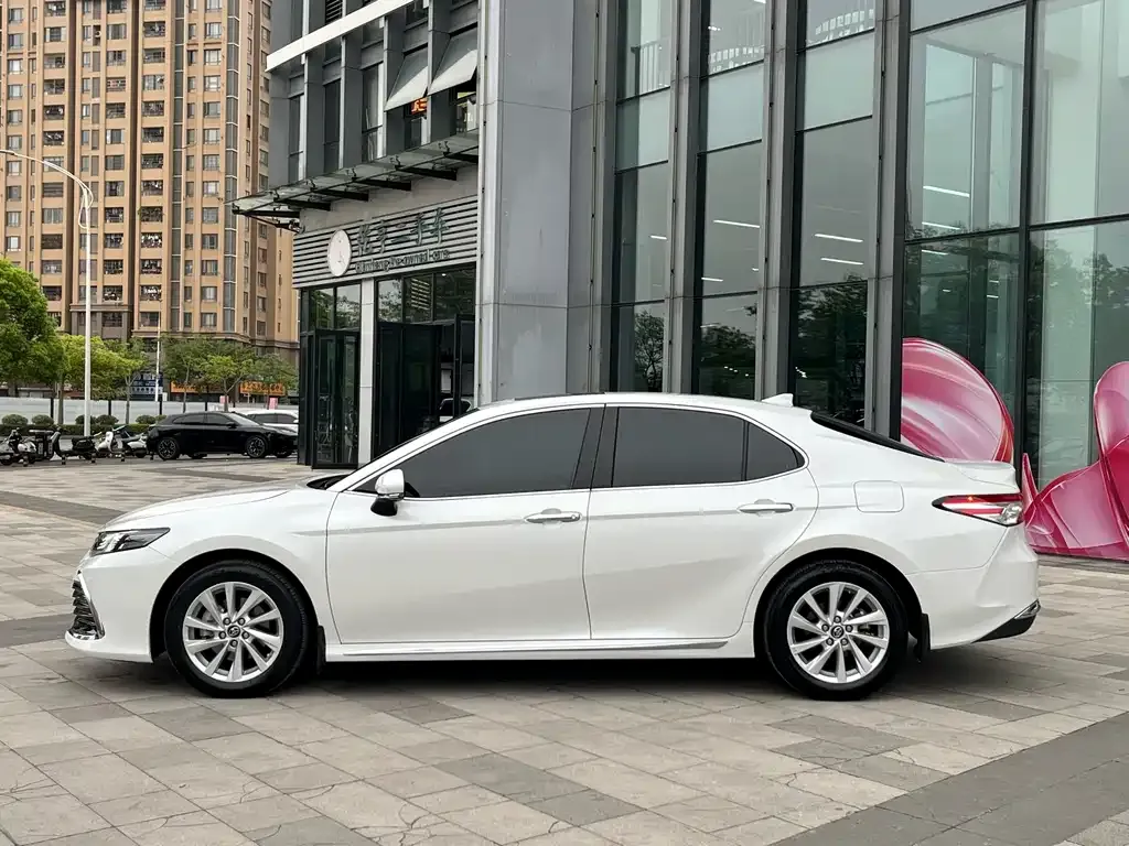 Toyota Camry — фото 6