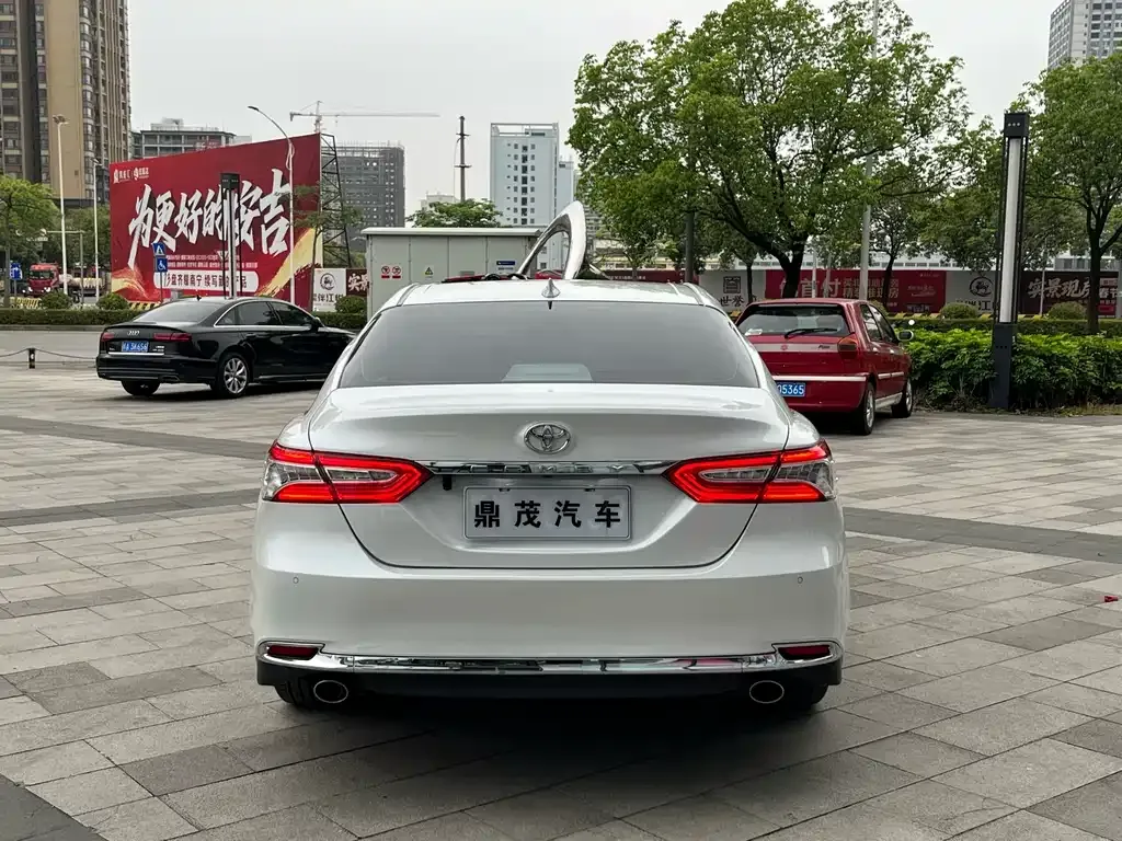Toyota Camry — фото 8