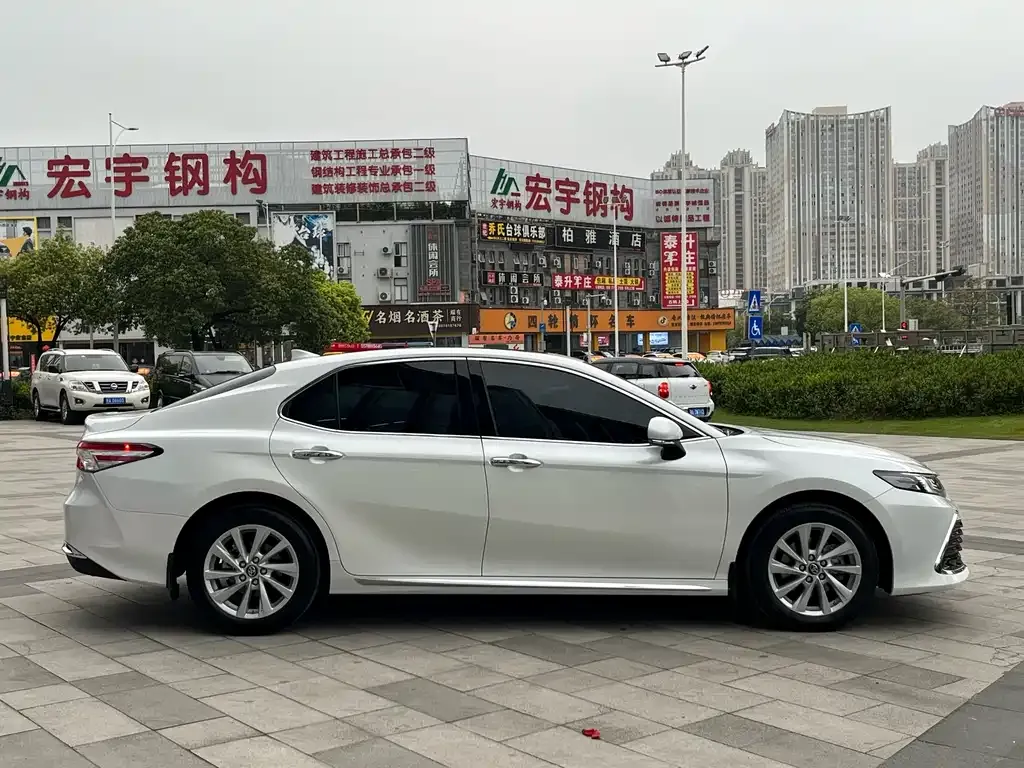Toyota Camry — фото 10