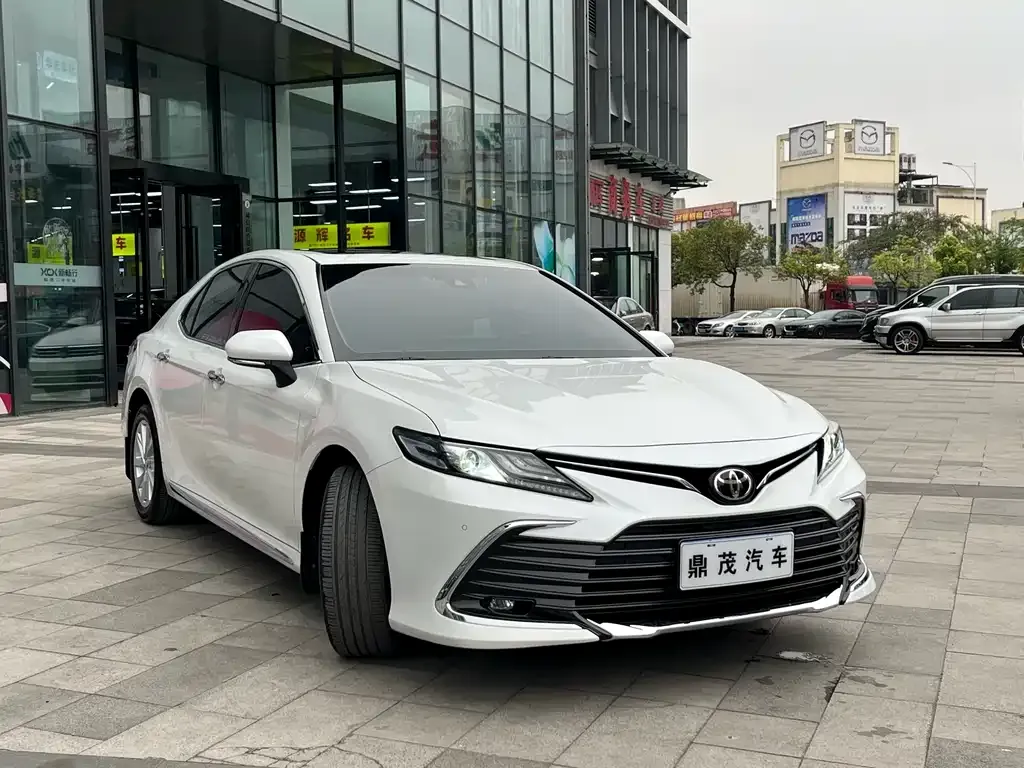 Toyota Camry — фото 3