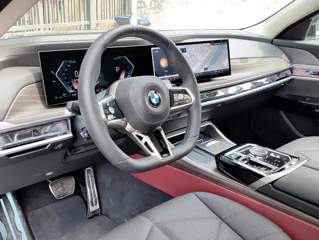 BMW 7 Series — фото 9