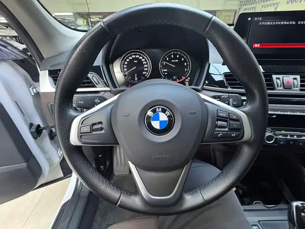BMW X1 — фото 10