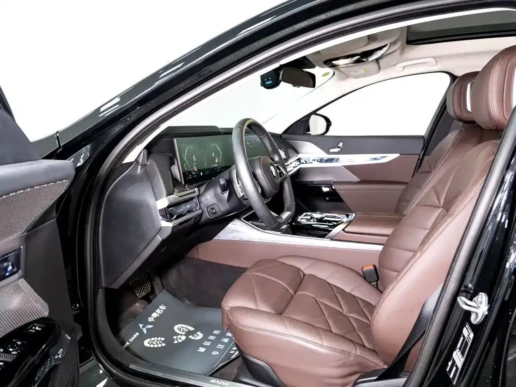 BMW 7 Series 2025 из CN, фото 6