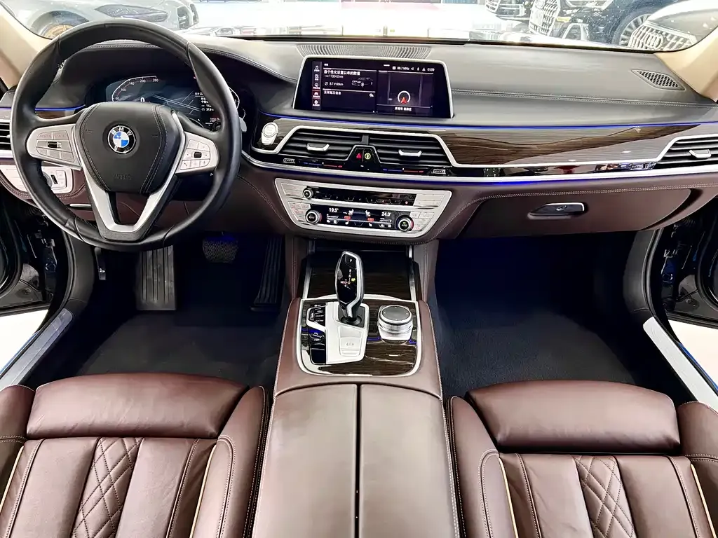 BMW 7 Series — фото 8