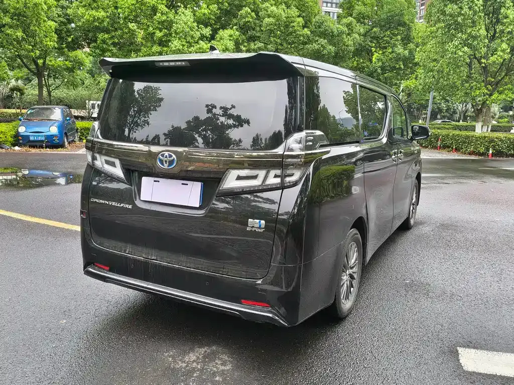 Toyota Vellfire — фото 6