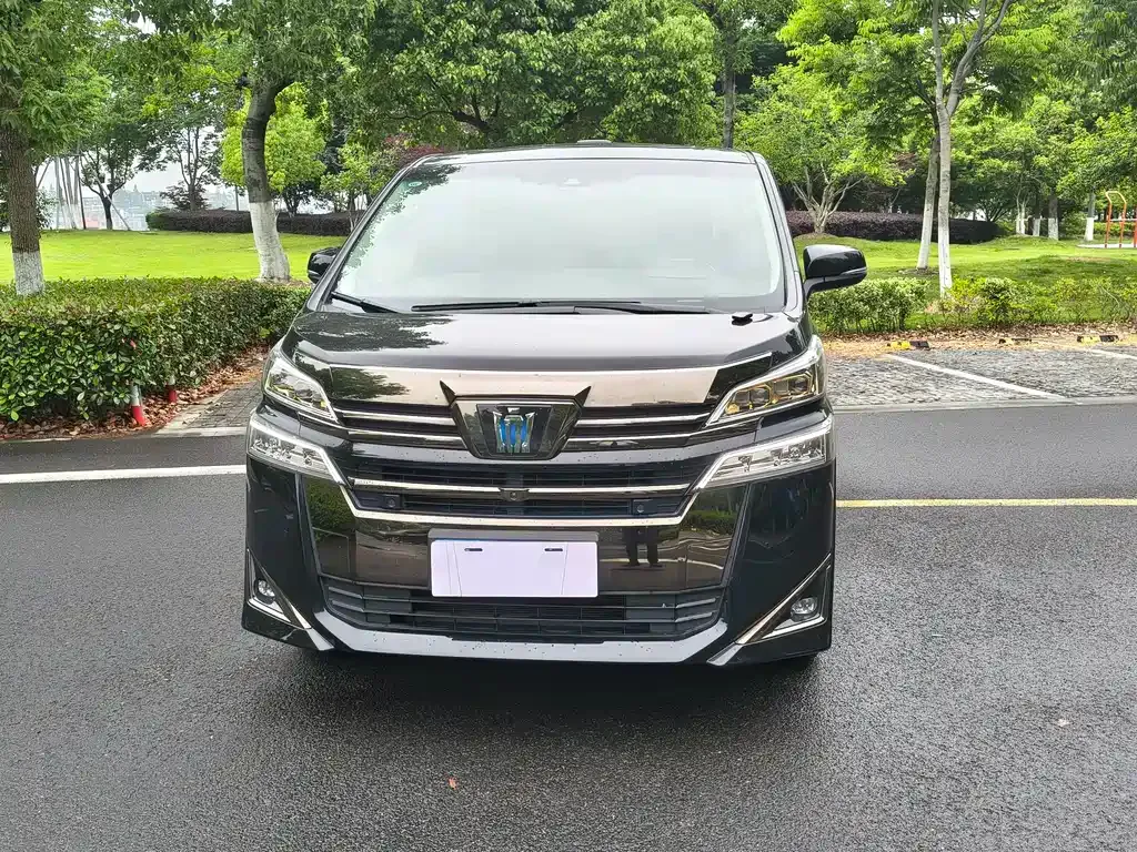 Toyota Vellfire — фото 8