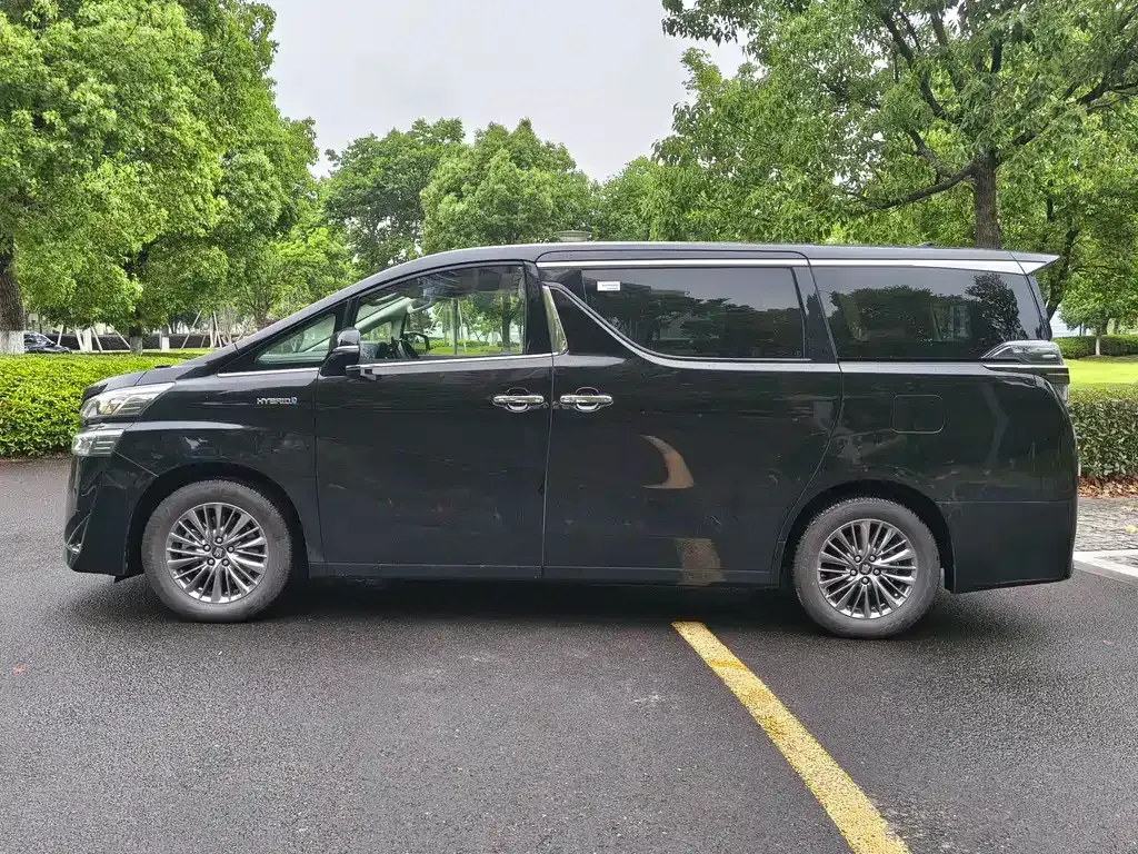 Toyota Vellfire — фото 10