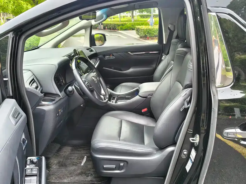 Toyota Vellfire — фото 4