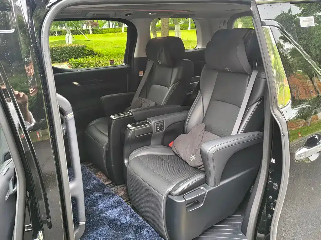 Toyota Vellfire — фото 2