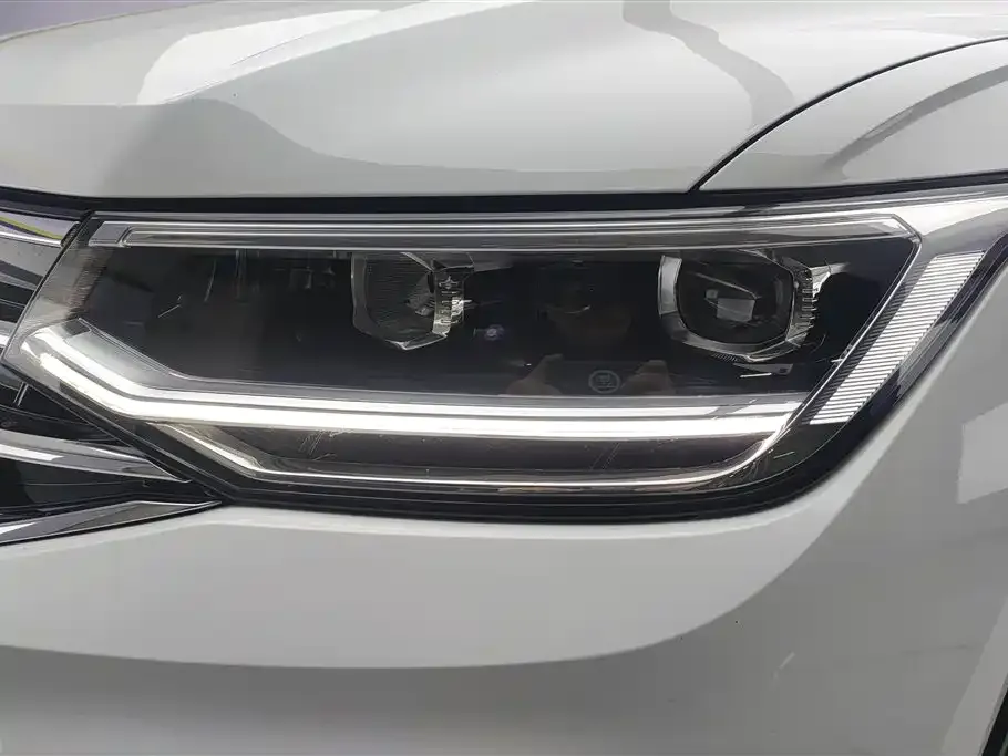 Volkswagen Tiguan L — фото 8