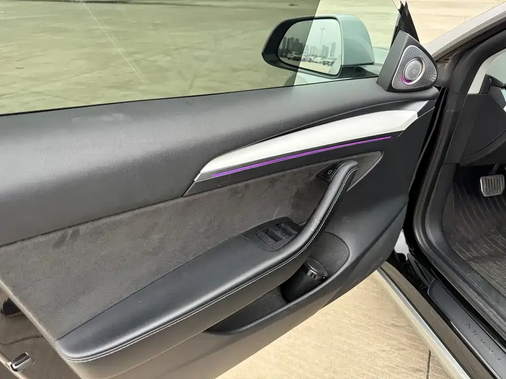 Tesla Model 3 — фото 5