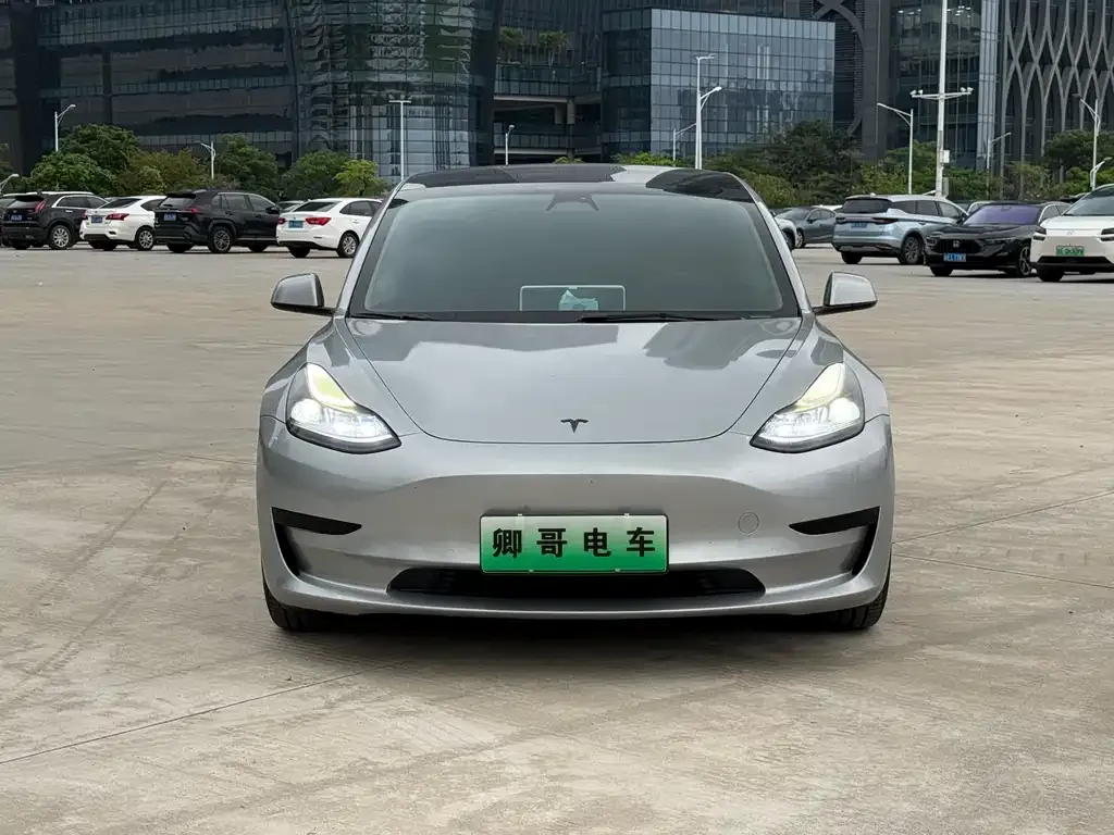 Tesla Model 3 — фото 10