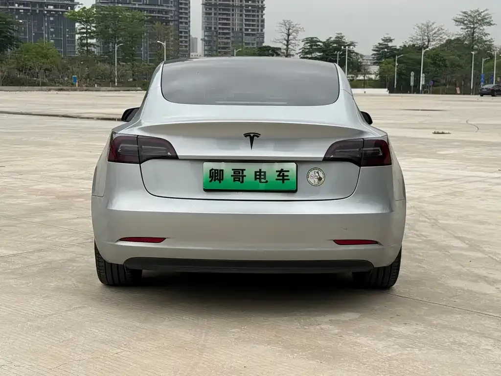 Tesla Model 3 — фото 4