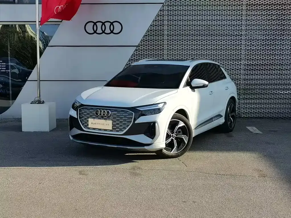 Audi Q4 e-tron — фото 1