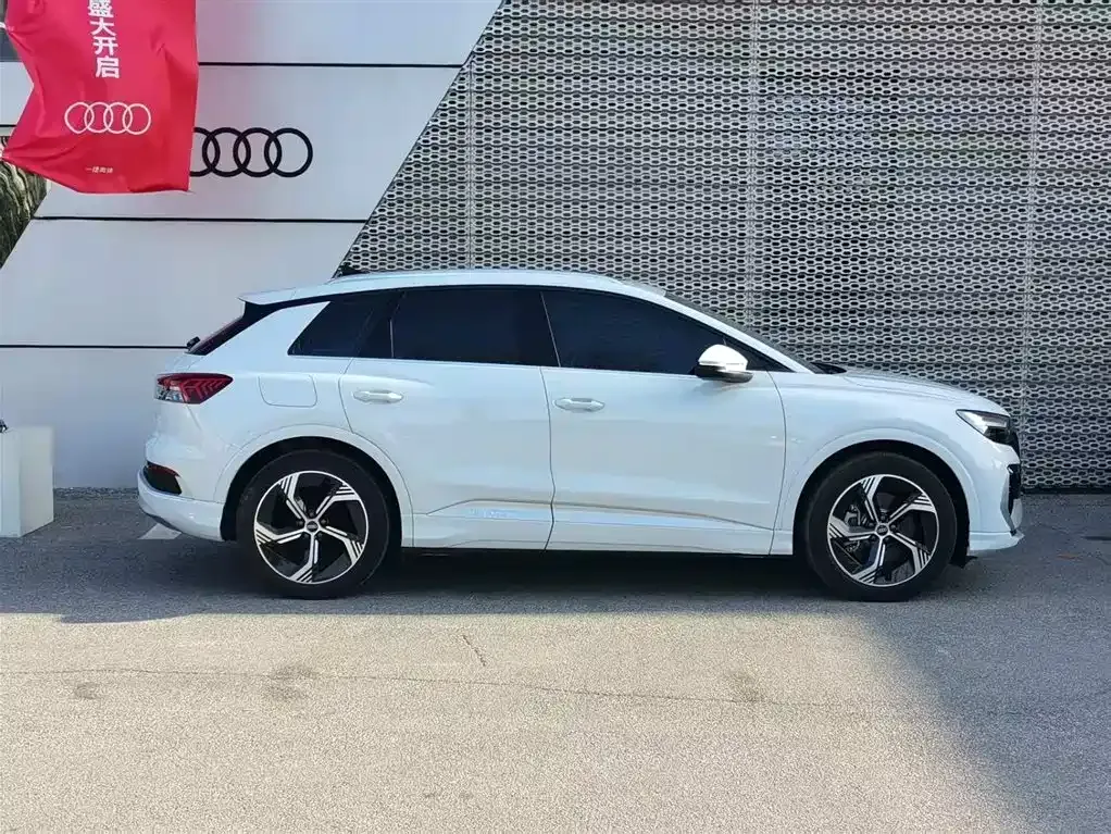 Audi Q4 e-tron — фото 8