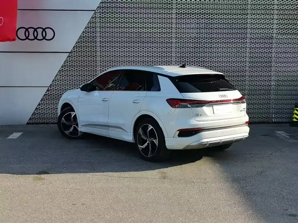 Audi Q4 e-tron — фото 7