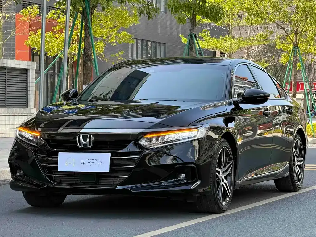 Honda Accord — фото 1