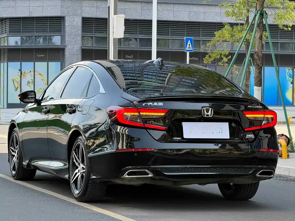 Honda Accord — фото 8