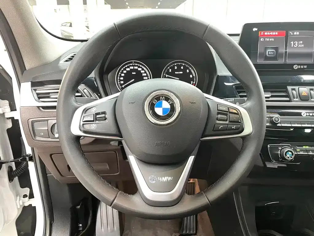 BMW X1 — фото 10