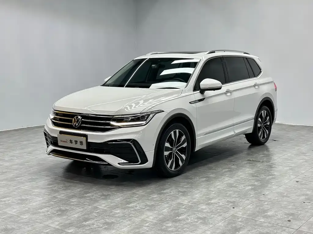 Volkswagen Tiguan L — фото 1