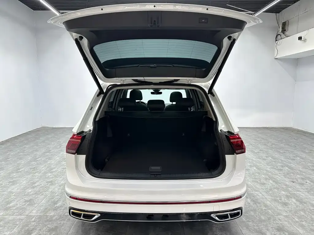 Volkswagen Tiguan L — фото 5