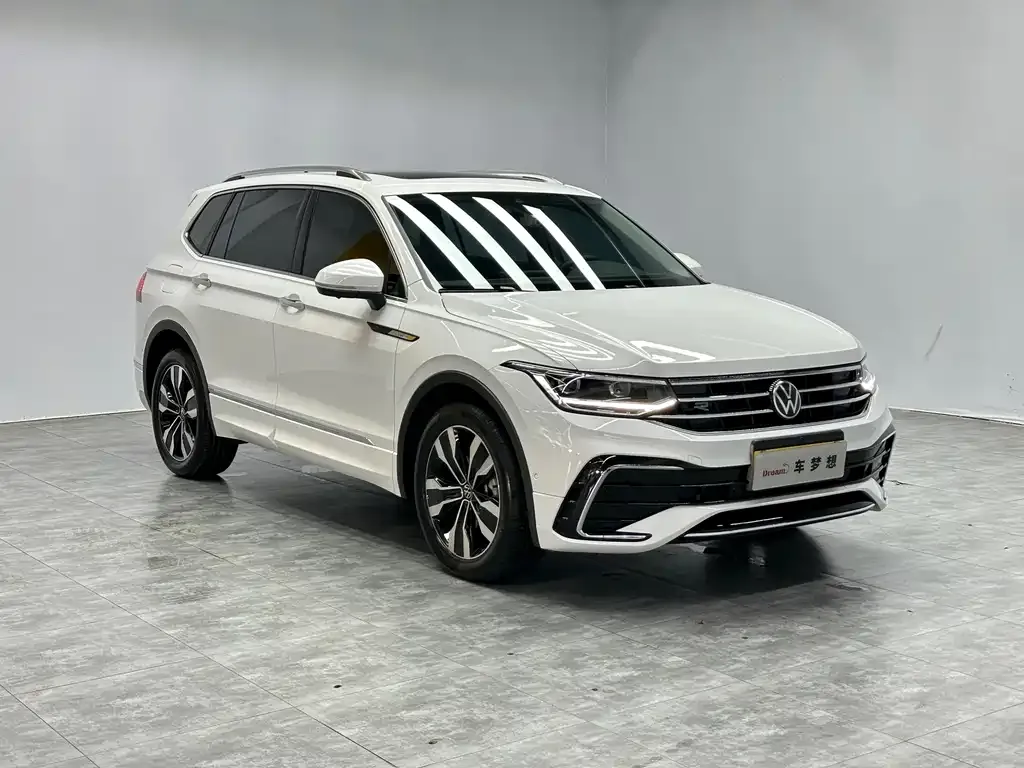 Volkswagen Tiguan L — фото 10