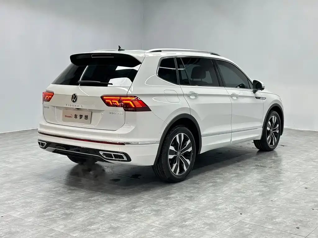 Volkswagen Tiguan L — фото 9