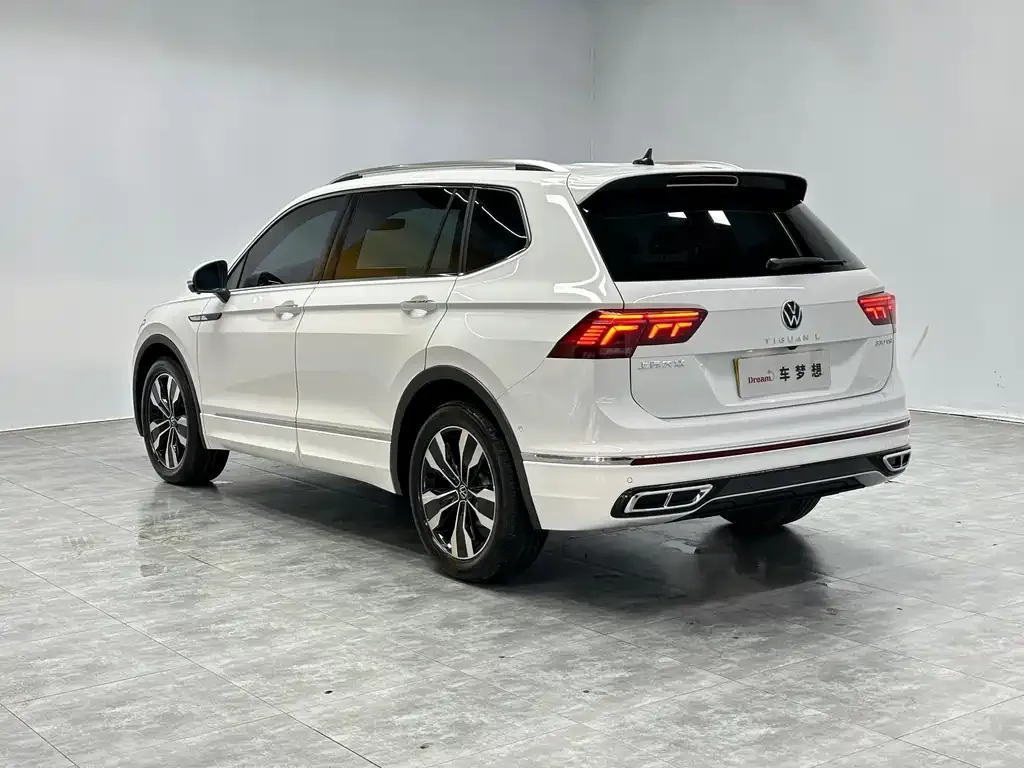 Volkswagen Tiguan L — фото 3