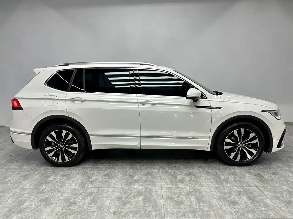 Volkswagen Tiguan L — фото 2