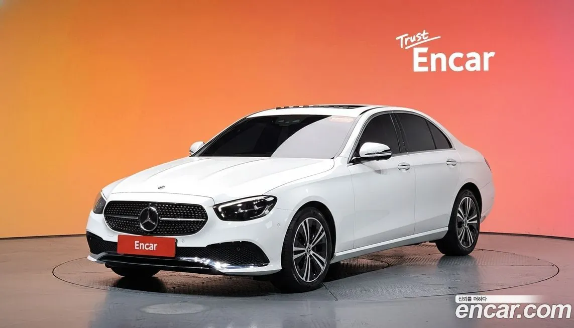 Mercedes-Benz E-Class — фото 1